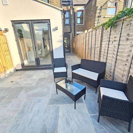 Spacious 4Br House, London, Sleeps 9, Parking Available Exterior foto