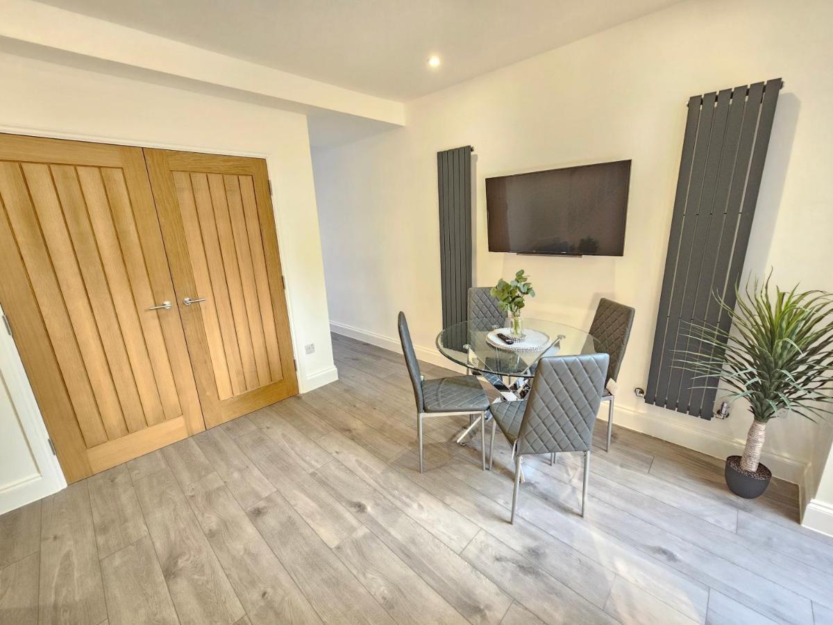 Spacious 4Br House, London, Sleeps 9, Parking Available Exterior foto